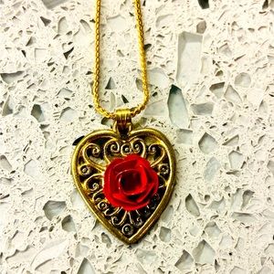 Vintage gold heart pendant circa 1920